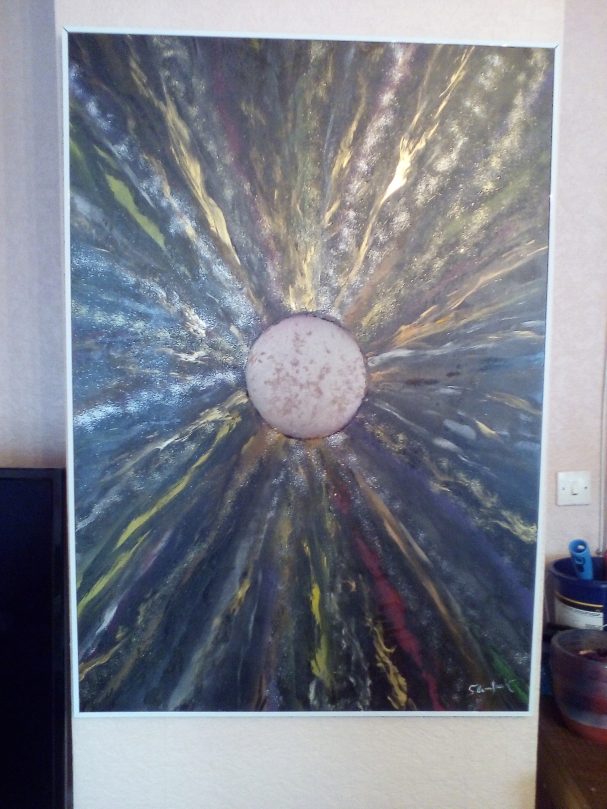 Abstraction de couleurs vives émanant d'un cercle central, créant une dynamique radiale.